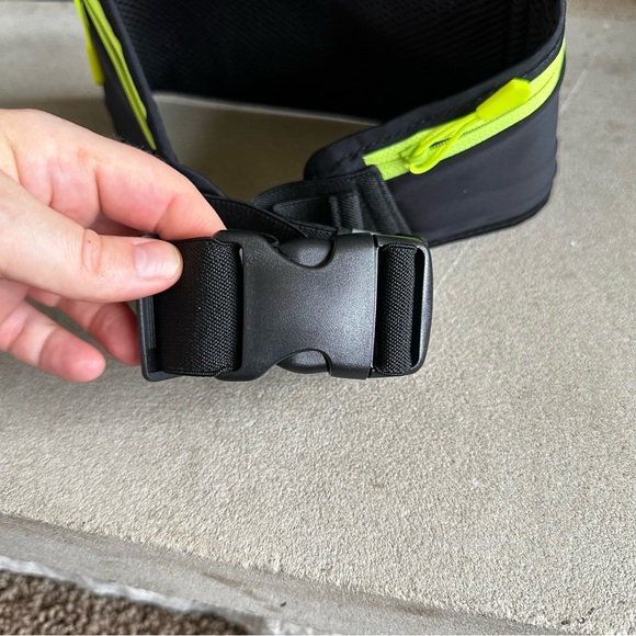 Black and Yellow Running Biking Belt Bag Zipper Pocket Adjustable - Picture 3 of 7